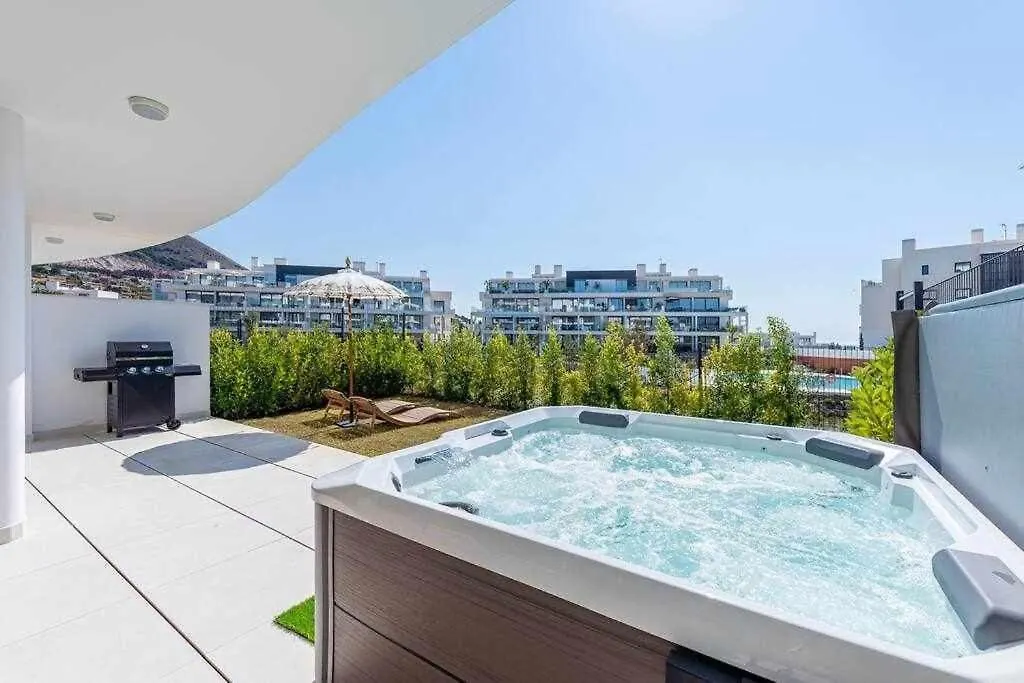 797 Holiday Rentals - Lujoso Apartamento Para 6 Con Jacuzzi En Higueron Malaga