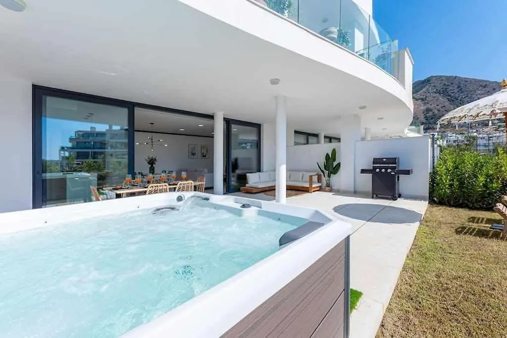 797 Holiday Rentals - Lujoso Apartamento Para 6 Con Jacuzzi En Higueron Malaga Apartment