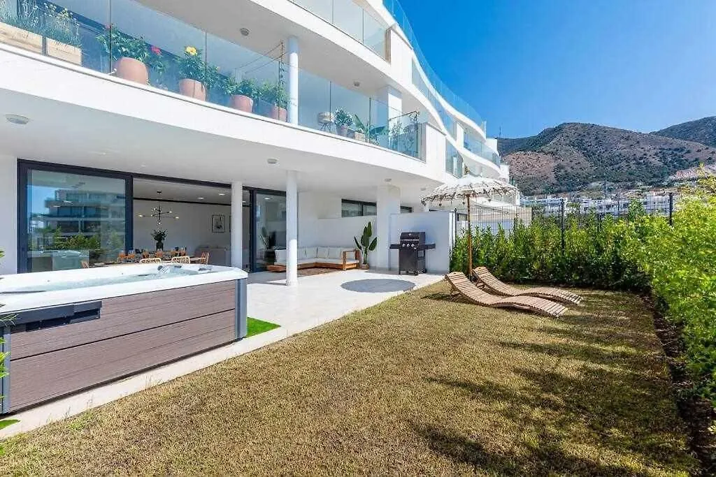 797 Holiday Rentals - Lujoso Apartamento Para 6 Con Jacuzzi En Higueron Malaga