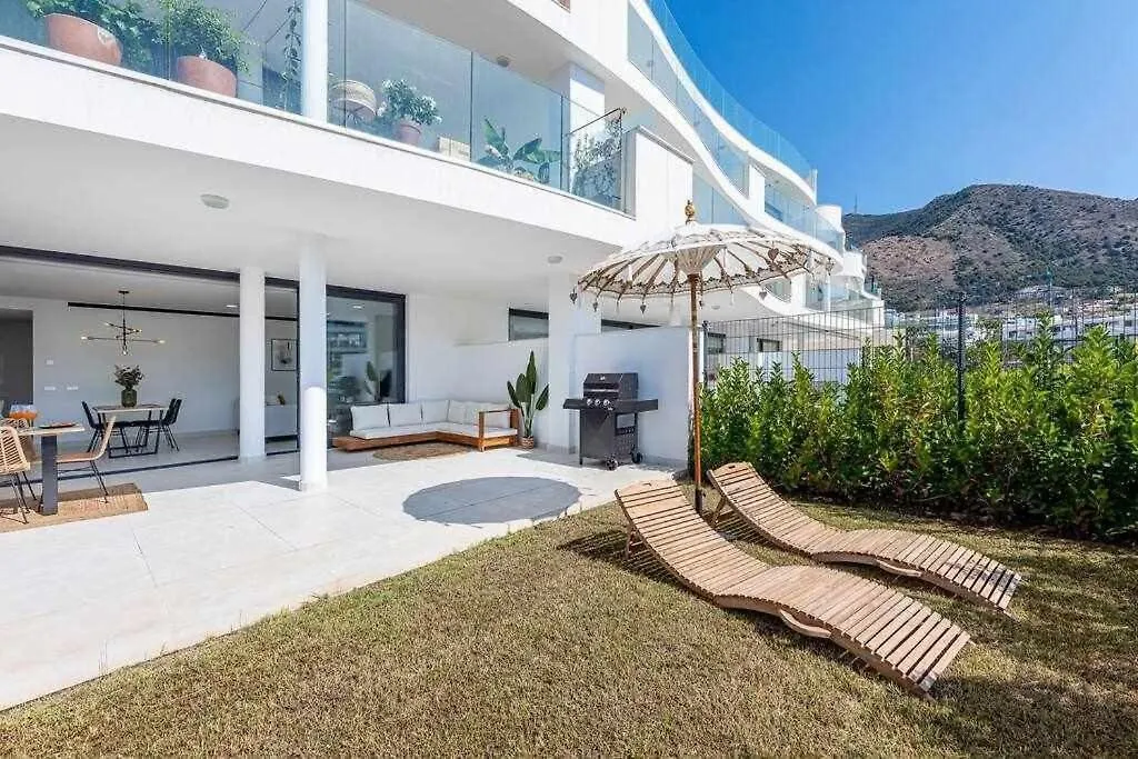 Apartment 797 Holiday Rentals - Lujoso Apartamento Para 6 Con Jacuzzi En Higueron Malaga