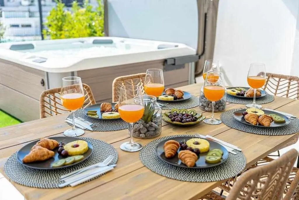 797 Holiday Rentals - Lujoso Apartamento Para 6 Con Jacuzzi En Higueron Malaga