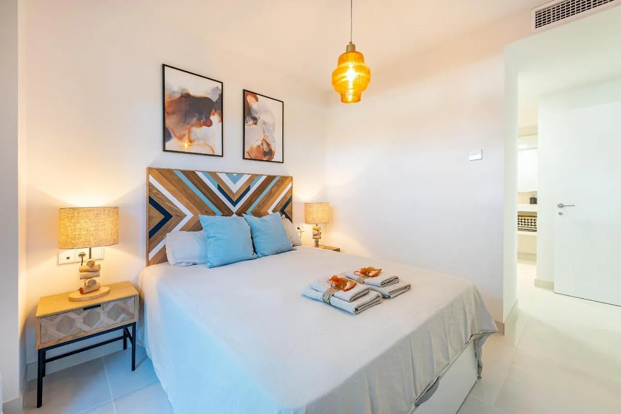 797 Holiday Rentals - Lujoso Apartamento Para 6 Con Jacuzzi En Higueron Malaga Apartment