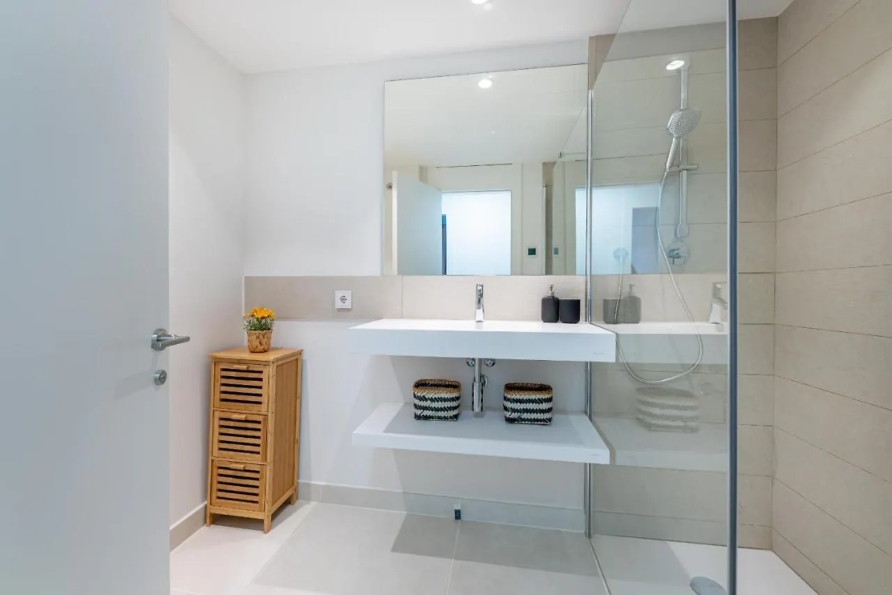 797 Holiday Rentals - Lujoso Apartamento Para 6 Con Jacuzzi En Higueron Malaga 0*,