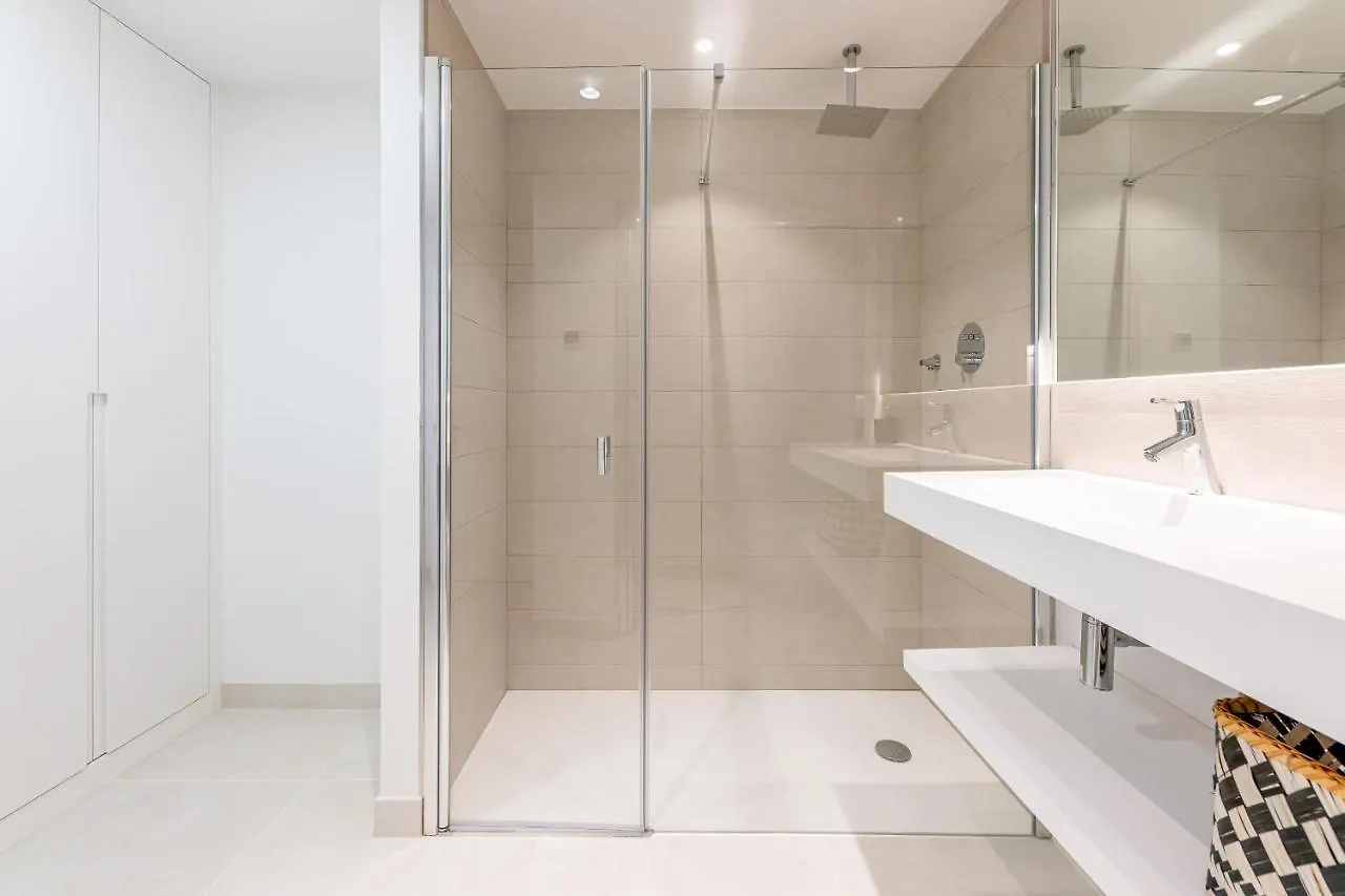 Apartment 797 Holiday Rentals - Lujoso Apartamento Para 6 Con Jacuzzi En Higueron Malaga